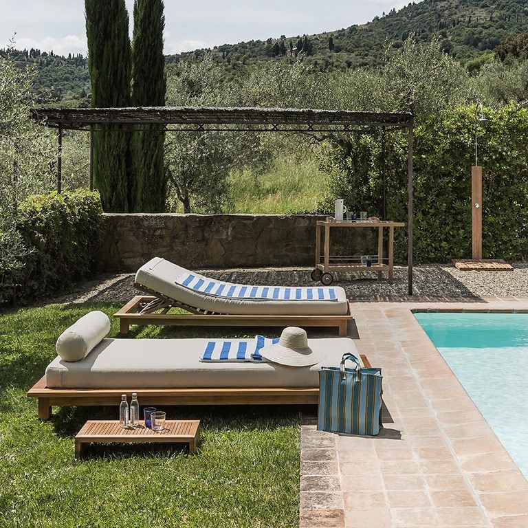 Doccia in acciaio inox e teak