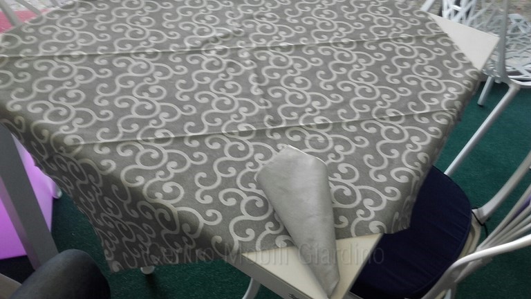 NATURaLL 6 Tovaglie usa e getta + 50 tovaglioli Grigio